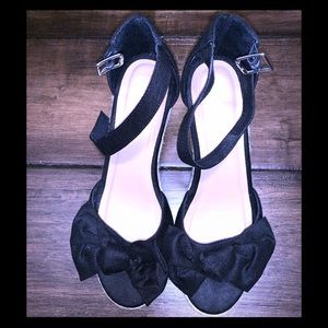 Black bow wedge shoes